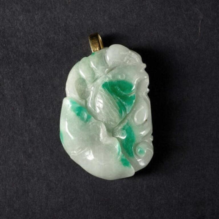 CHINESE WHITE JADEITE PENDANTA 3a8a62