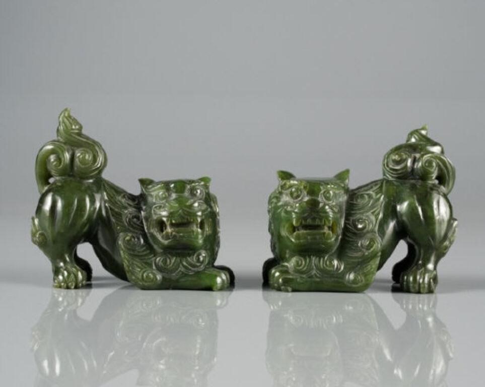 PAIR OF CHINESE CARVED JADE FOO 3a8b0d