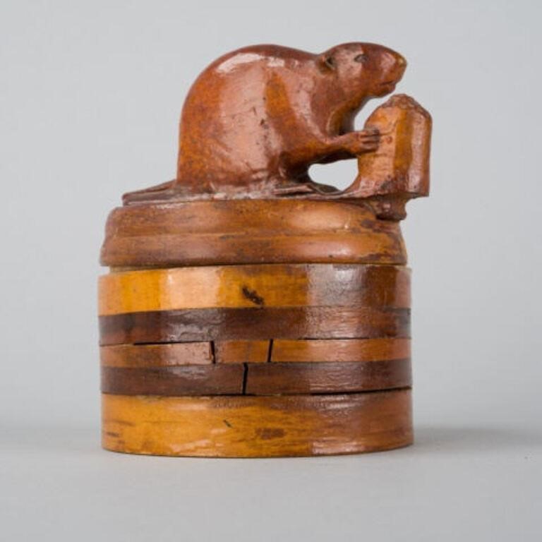CONTAINER WITH SCULPTED BEAVERA