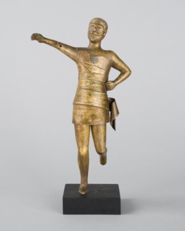 SCULPTURE OF A MARATHON RUNNERA