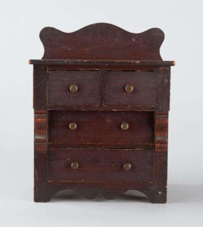 MINIATURE CHEST WITH A SHAPED SKIRTA 3a8c0e