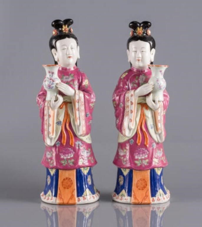 PAIR OF CHINESE EXPORT CANDLEHOLDERSA