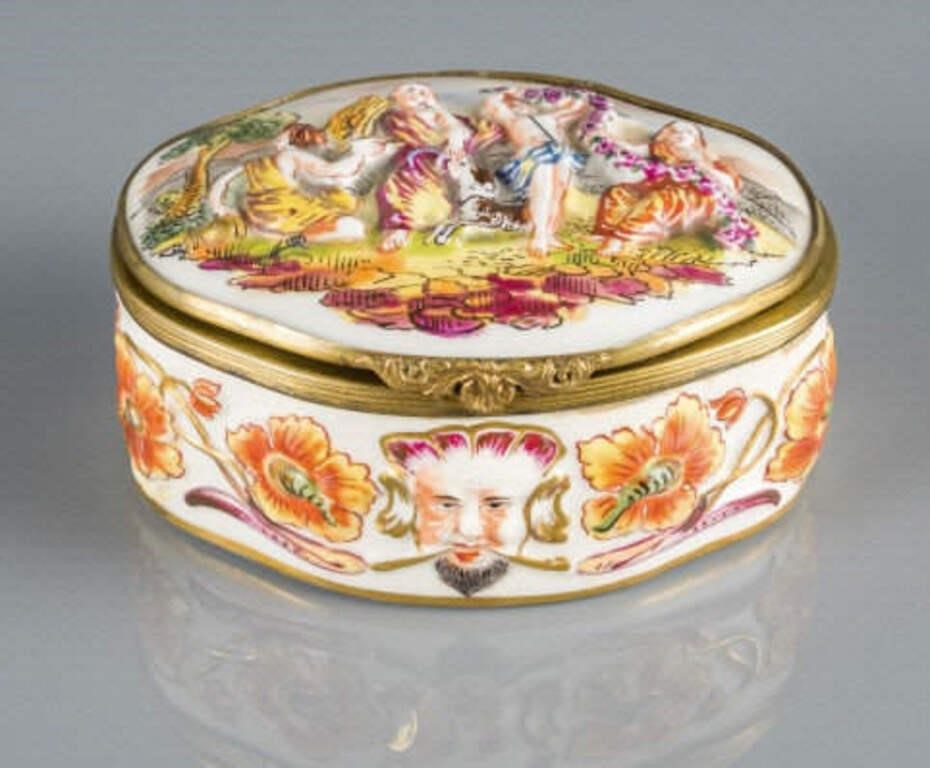 CAPODIMONTE PORCELAIN TRINKET BOXAn