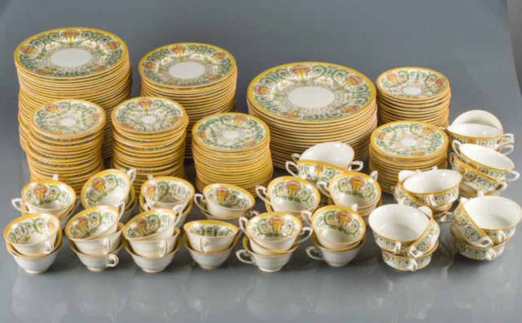 ROYAL WORCESTER DINNER SERVICEAn early