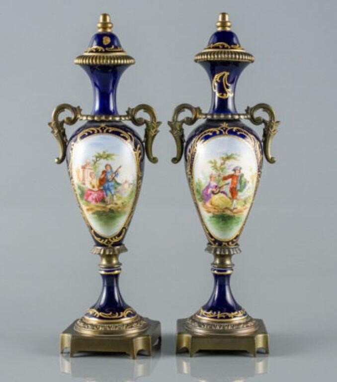 PAIR OF PORCELAIN URNSA pair of