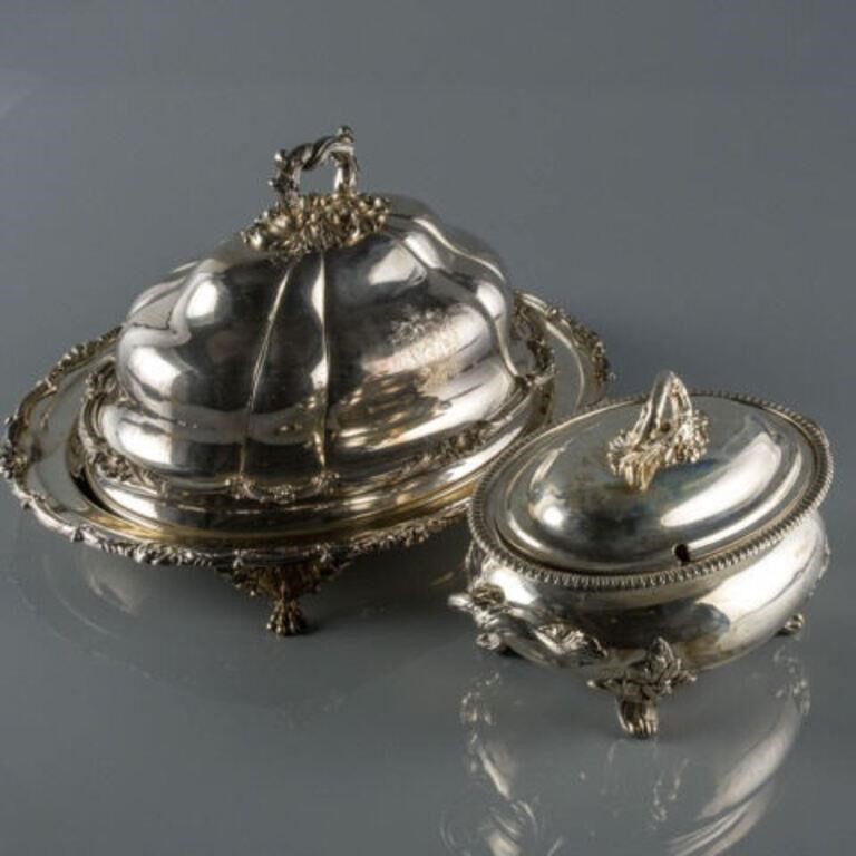 TWO SILVER PLATED SERVING PIECESTwo 3a8e6f