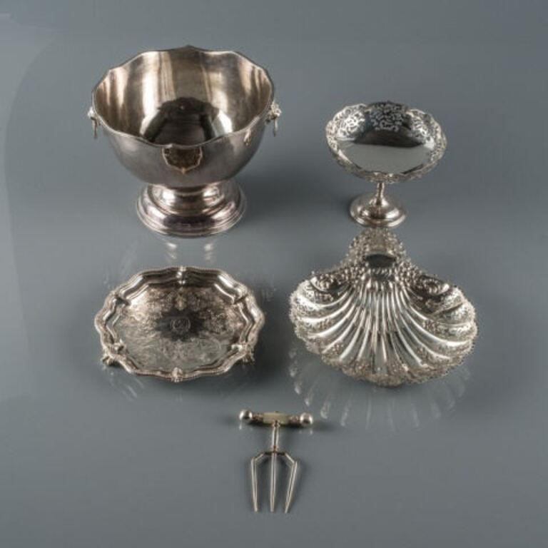SILVER PLATED SERVING ACCESSORIESA grouping