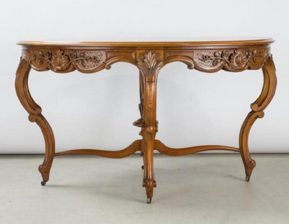 VICTORIAN WALNUT OVAL CENTRE TABLEA 3a8e83