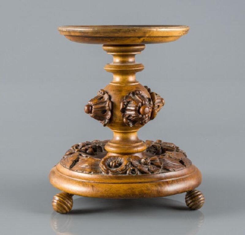 WALNUT TREEN STANDAn early 19th century