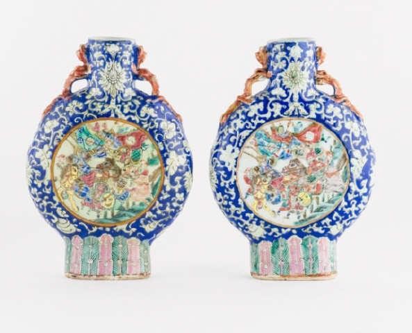 PAIR OF CHINESE FAMILLE ROSE MOON 3a9157