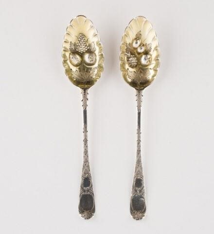 PAIR OF STERLING SILVER BERRY SPOONSA 3a9174