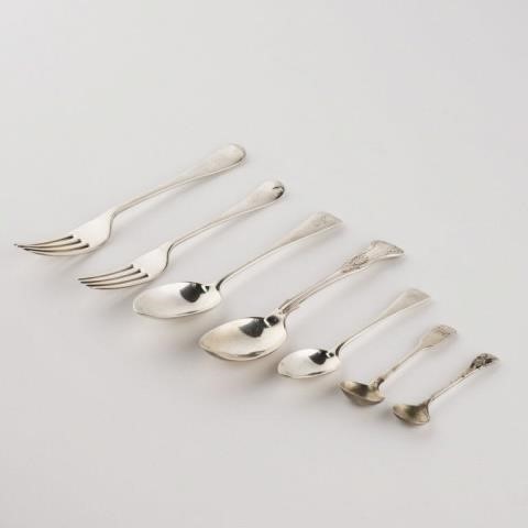 ENGLISH STERLING SILVER FLATWAREAn assortment