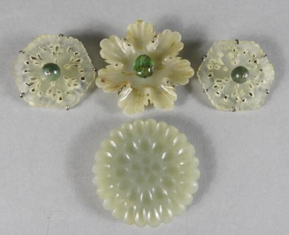 LARGE ANTIQUE CHINESE JADE BUTTONSFour 3a92a2