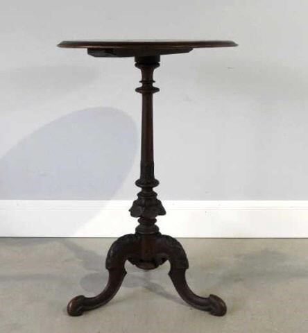 OCCASIONAL WALNUT TABLE, CIRCA