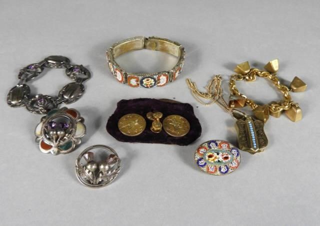 VARIOUS ANTIQUE JEWELLERY & BUTTONSEight