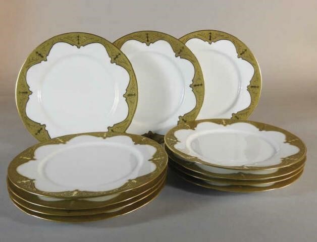 LIMOGES PORCELAIN DINNER PLATES  3a9592