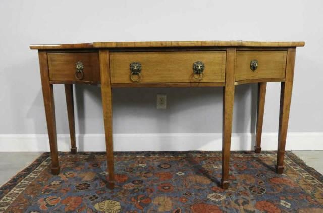 GEORGIAN STYLE MAHOGANY SIDEBOARD  3a963d