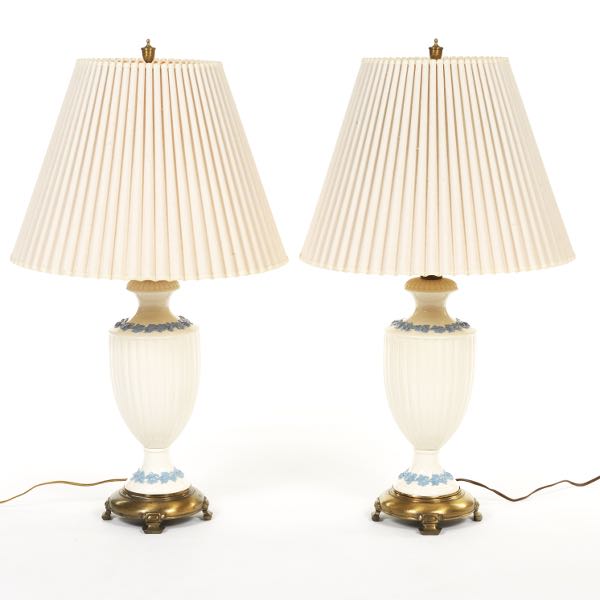PAIR OF WEDGWOOD PORCELAIN LAMPS 3a7556