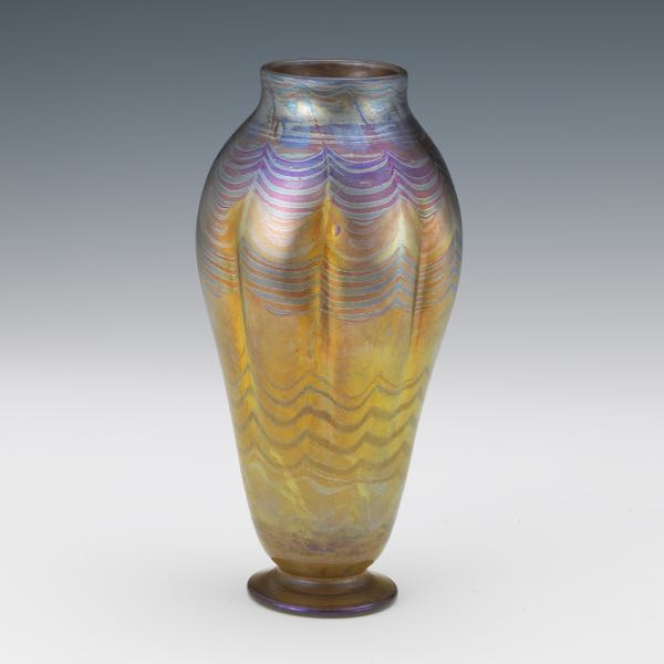 TIFFANY FLUTED CABINET GLASS VASE 3a77ae