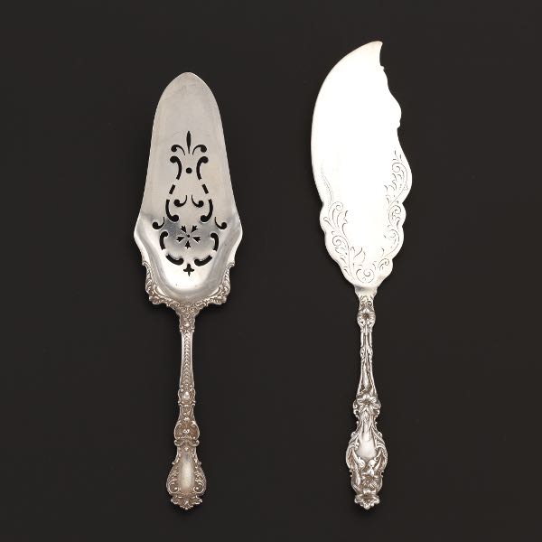 TWO STERLING SILVER SERVERS INCLUDING 3a7abc