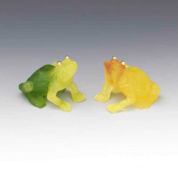 PAIR OF DAUM PATE DE VERRE FROGS 3a7c17