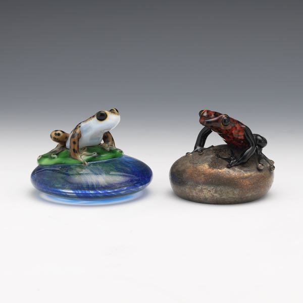 TWO ORIENT AND FLUME FROG PAPERWEIGHTS 3a7c86