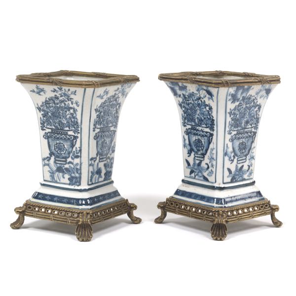 PAIR OF BLUE AND WHITE VASES 7