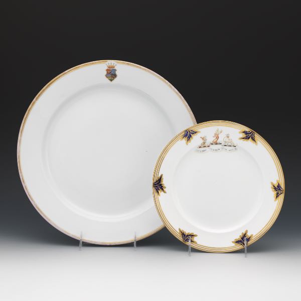 TWO ARMORIAL PORCELAIN PLATES 