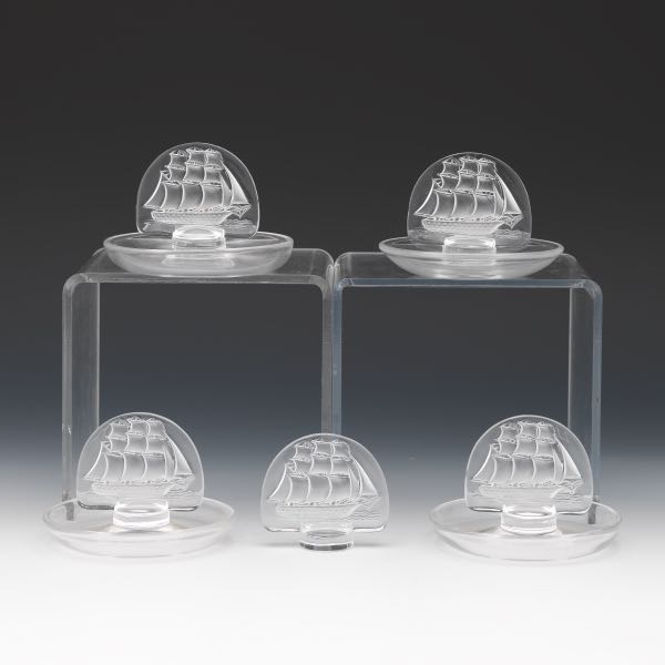 FOUR LALIQUE GLASS PIN RING HOLDERS 3a7e6a