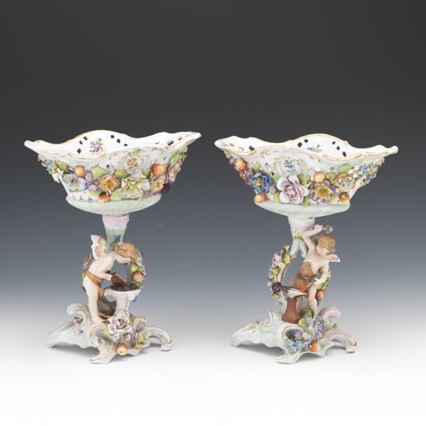 CONTINENTAL PORCELAIN PAIR OF COMPOTES  3a7e7c