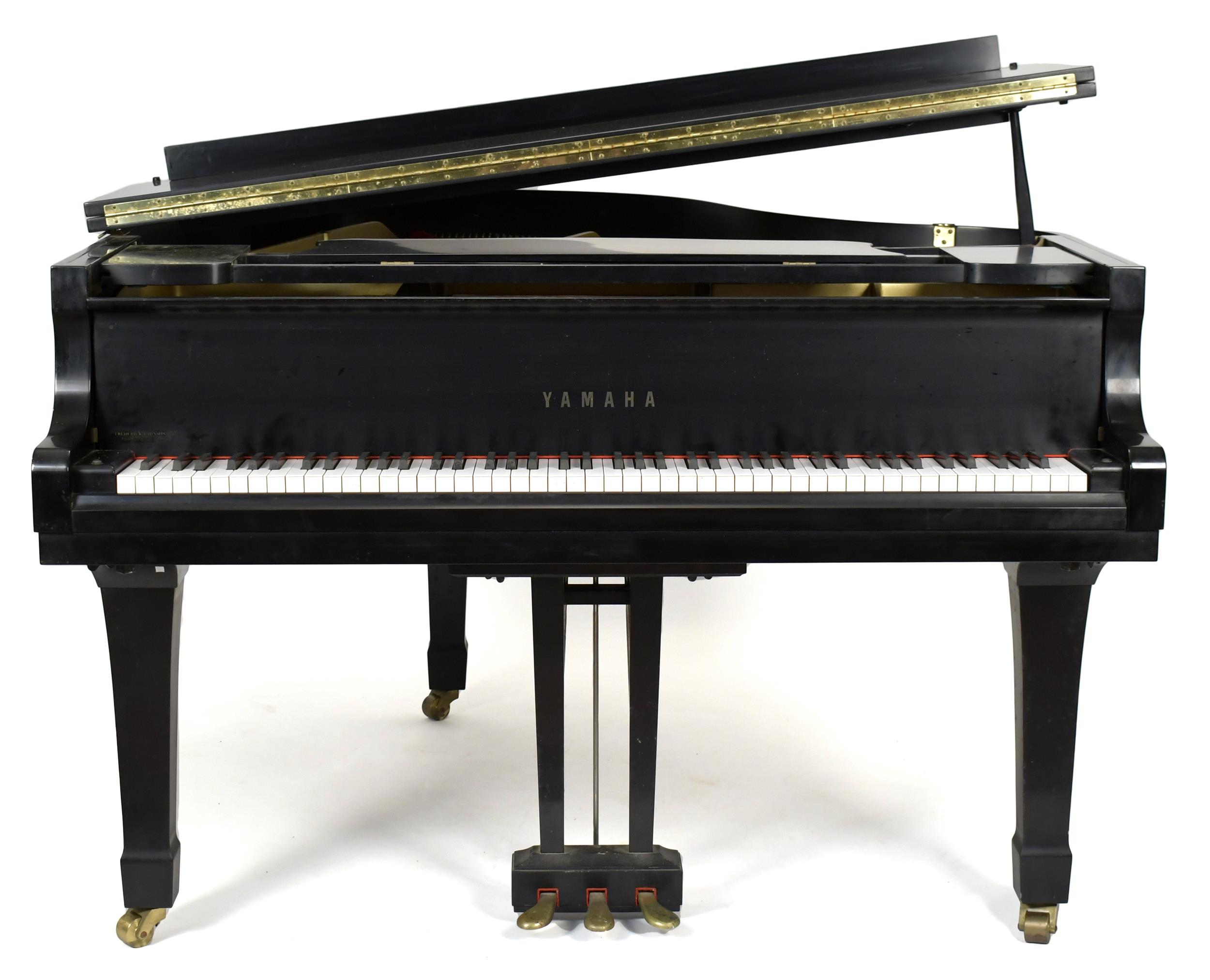 YAMAHA G2 BABY GRAND PIANO. A 1979 Yamaha