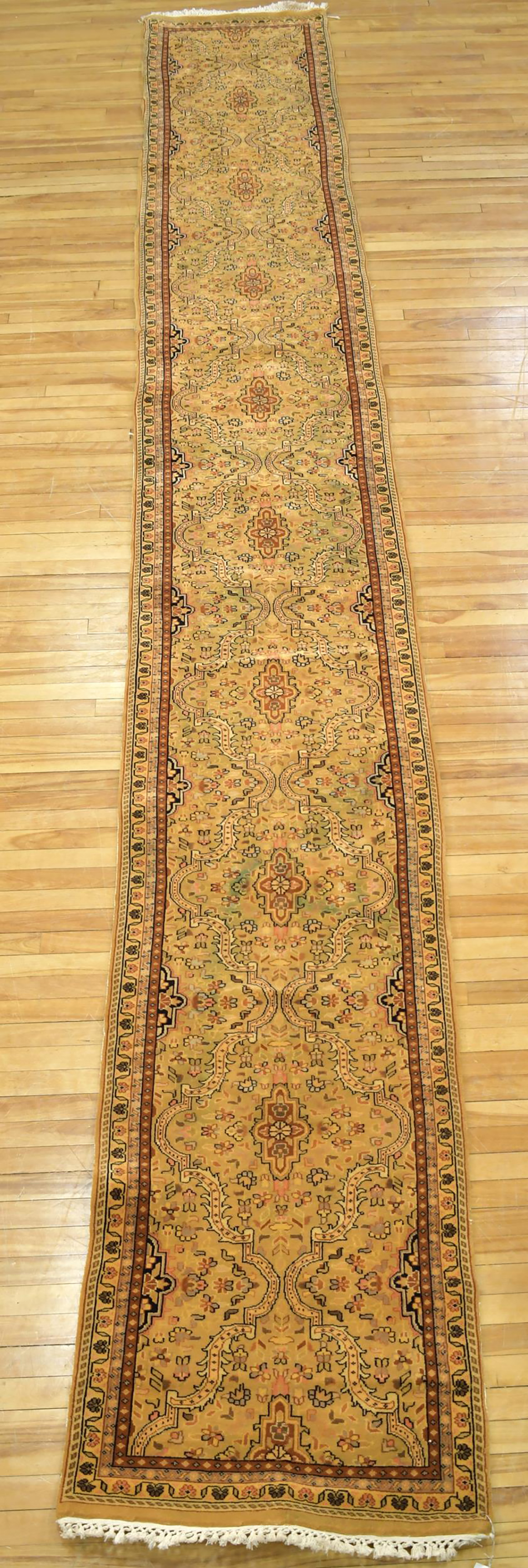 VINTAGE ORIENTAL RUNNER RUG. A