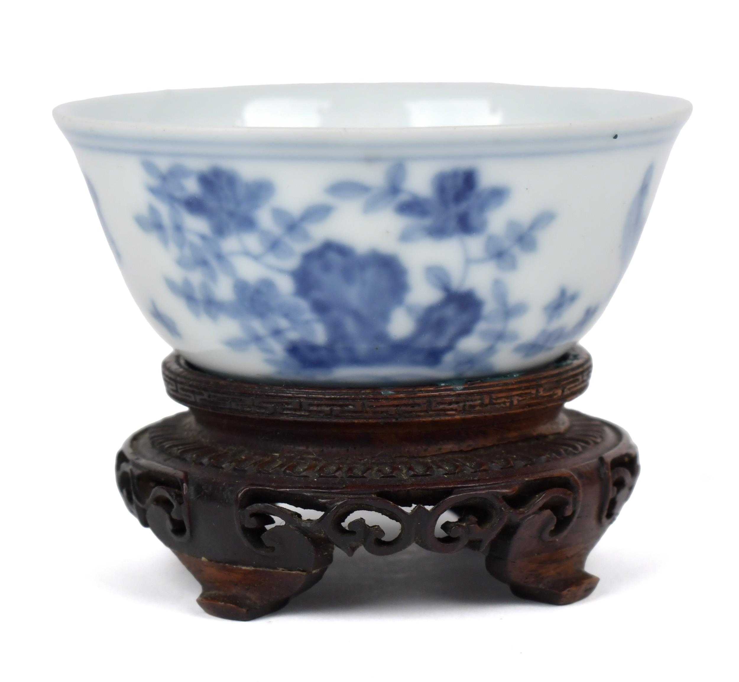 BLUE AND WHITE CHICKEN TEA BOWL