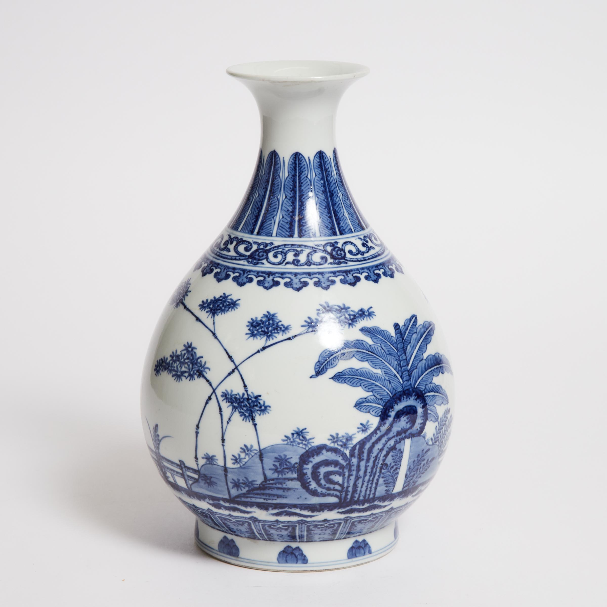 A Blue and White Bottle Vase Yuhuchun  3aad0d