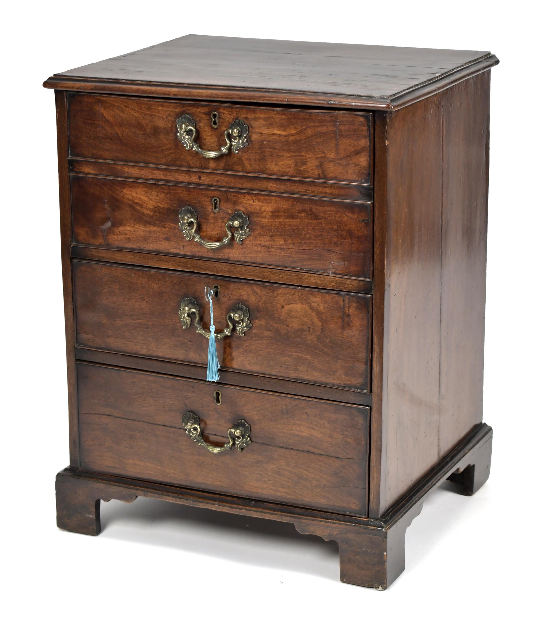 SMALL ENGLISH CHIPPENDALE MAHOGANY 3ab047