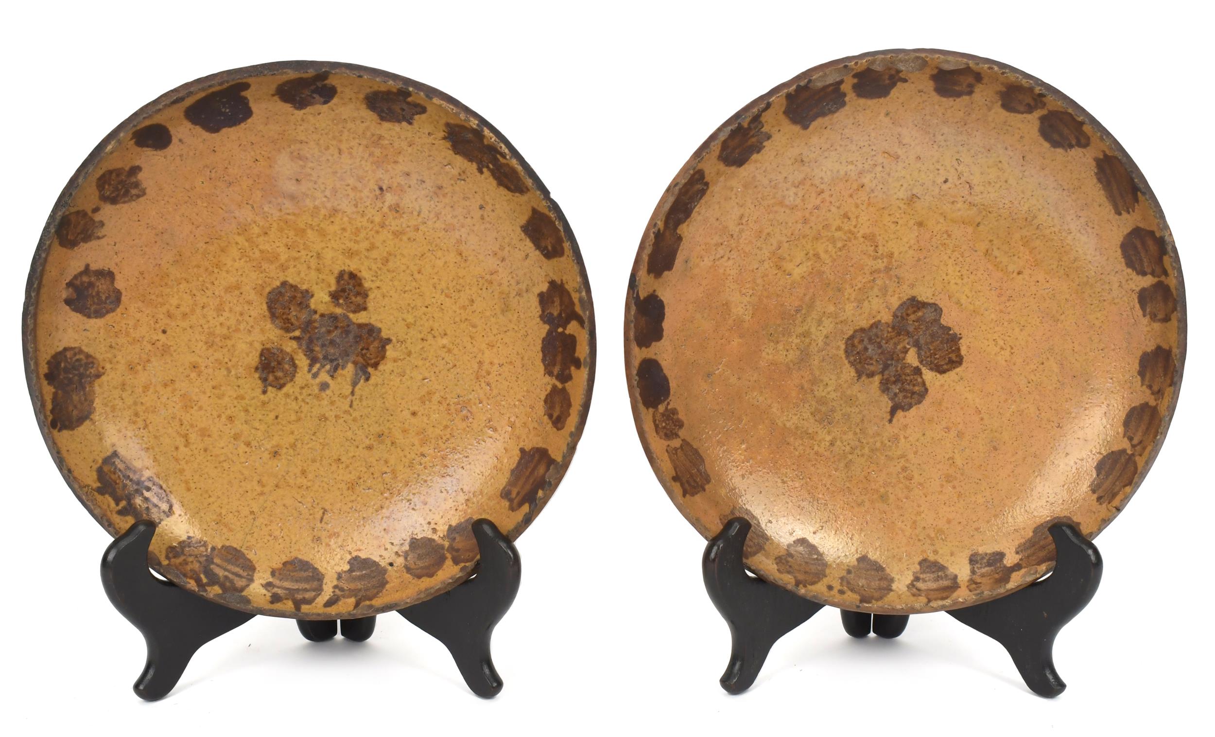 PAIR OF 19TH C REDWARE PLATES  3ab076