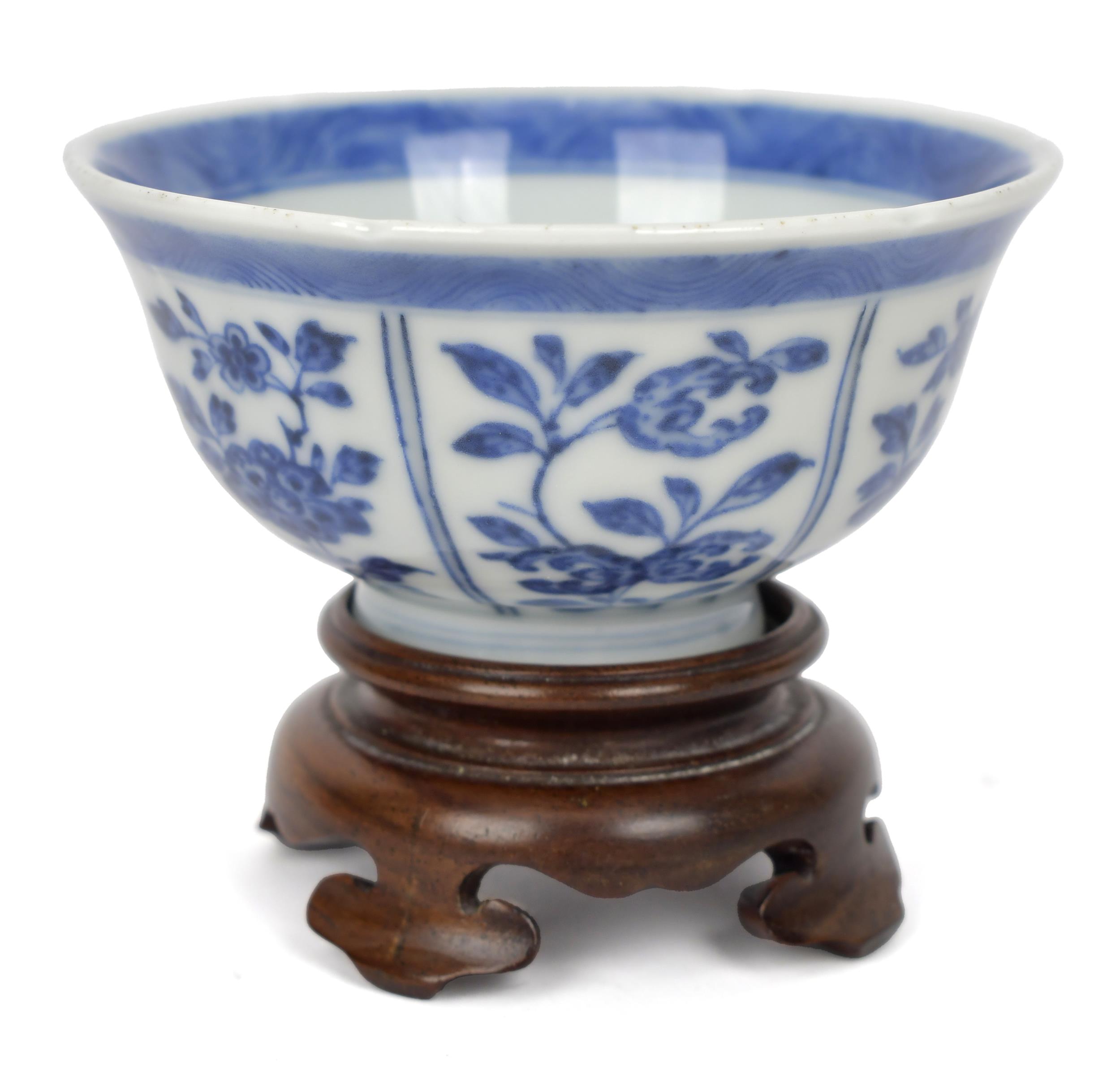 CHINESE PORCELAIN BLUE AND WHITE TEACUP