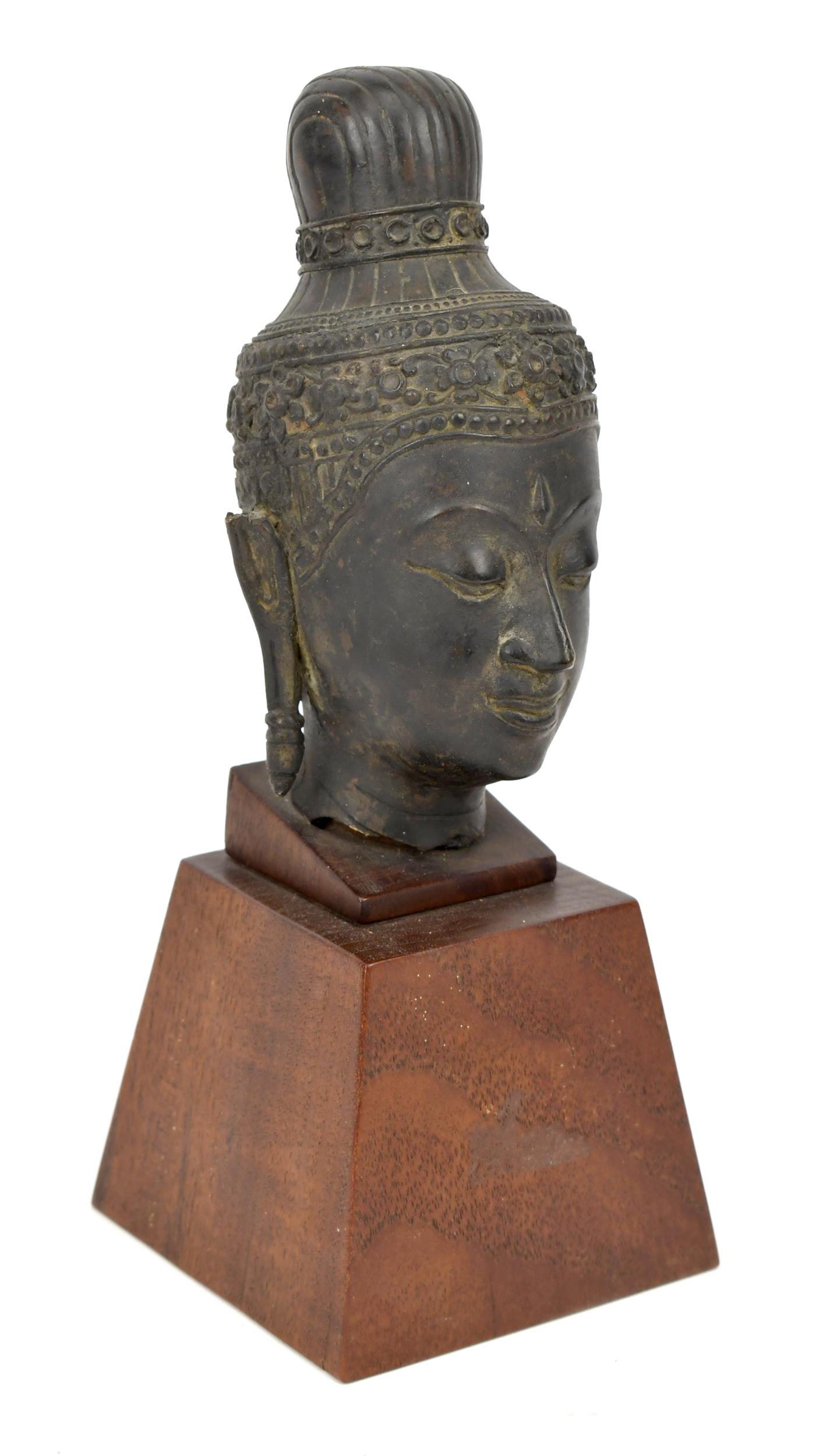 EARLY BRONZE BUDDHA HEAD. Early