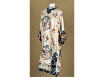 A Chinese silk embroidered robe 3ab35e