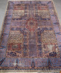 A vintage room size Oriental rug 3ab3b4