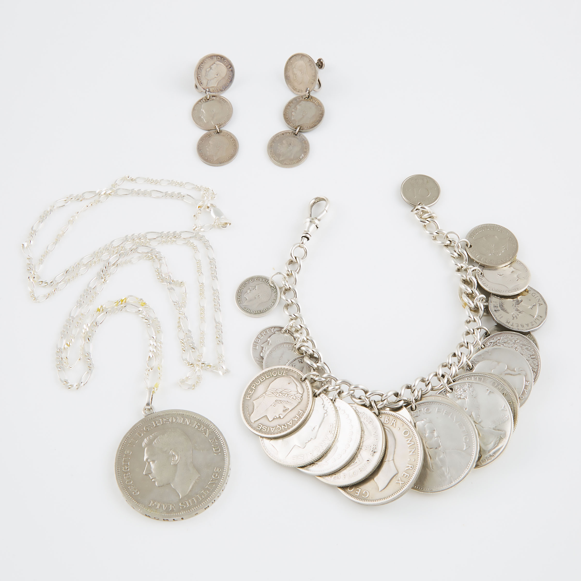 Small Quantity Of Silver Coin Jewellery 3ab454