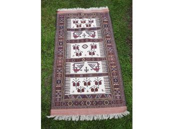 A small Kilim style scatter rug  3ab6f4