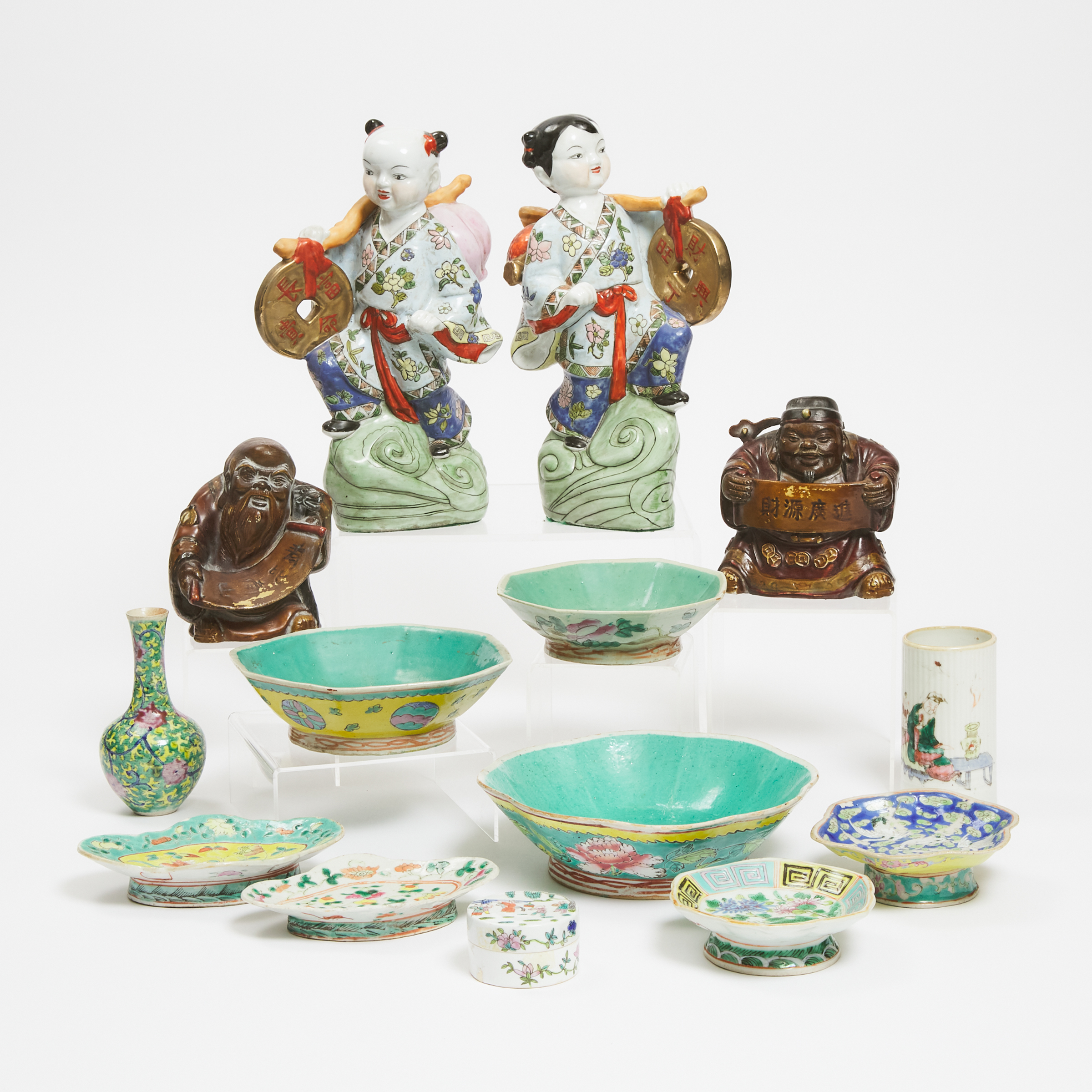 A Group of Fourteen Chinese Porcelain 3ab952