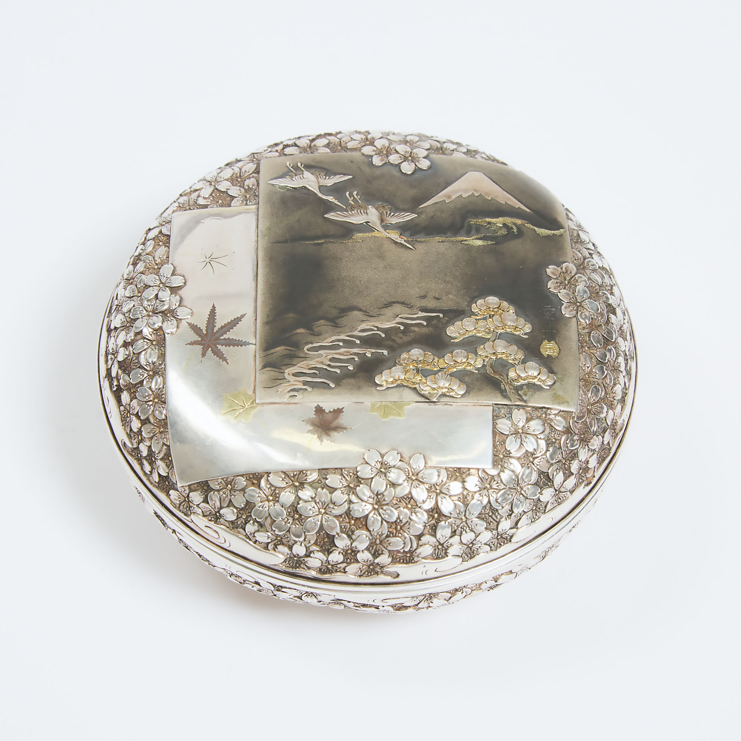 A Gold Inlaid Silver Circular Box