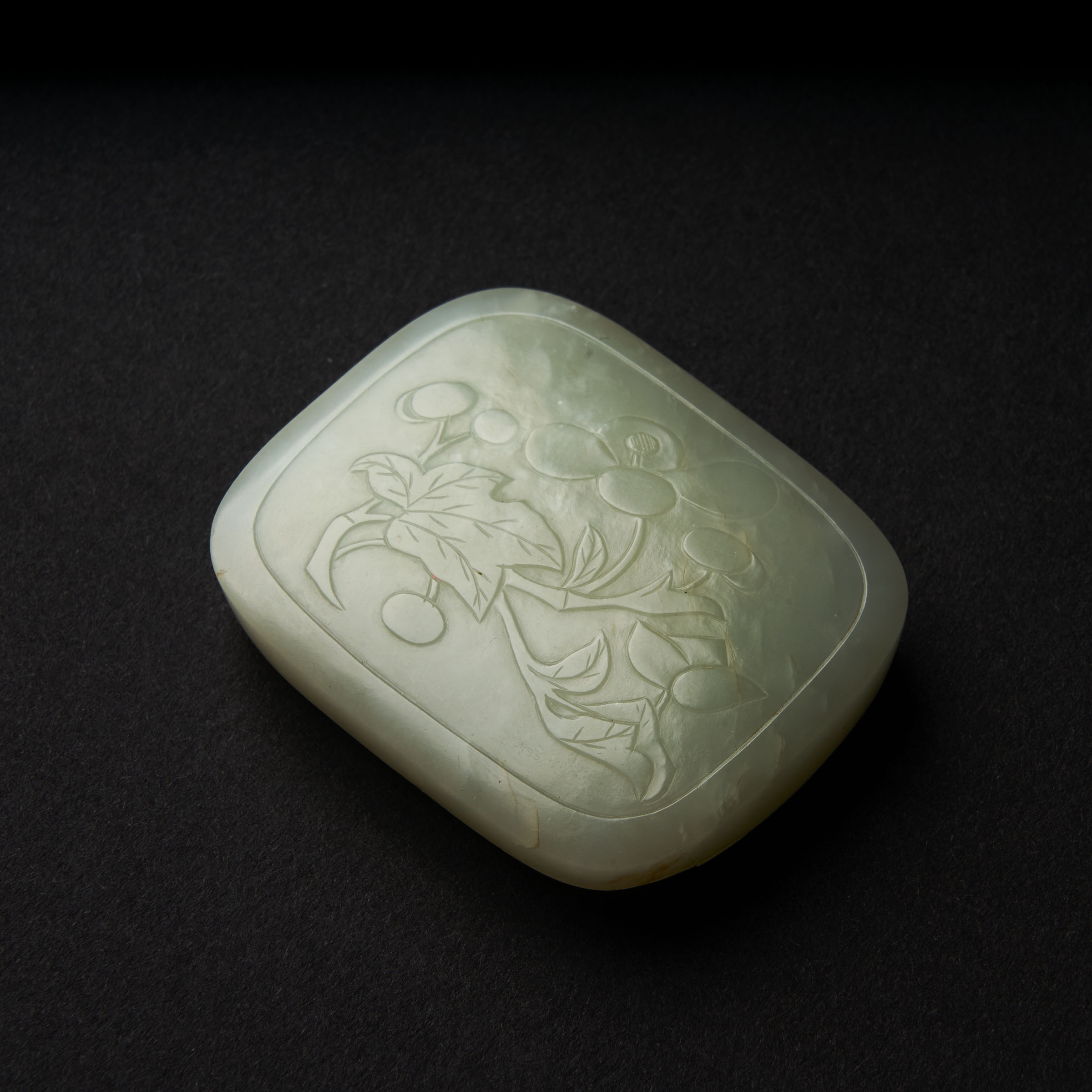 A White Jade Floral Belt Buckle  3abbc8