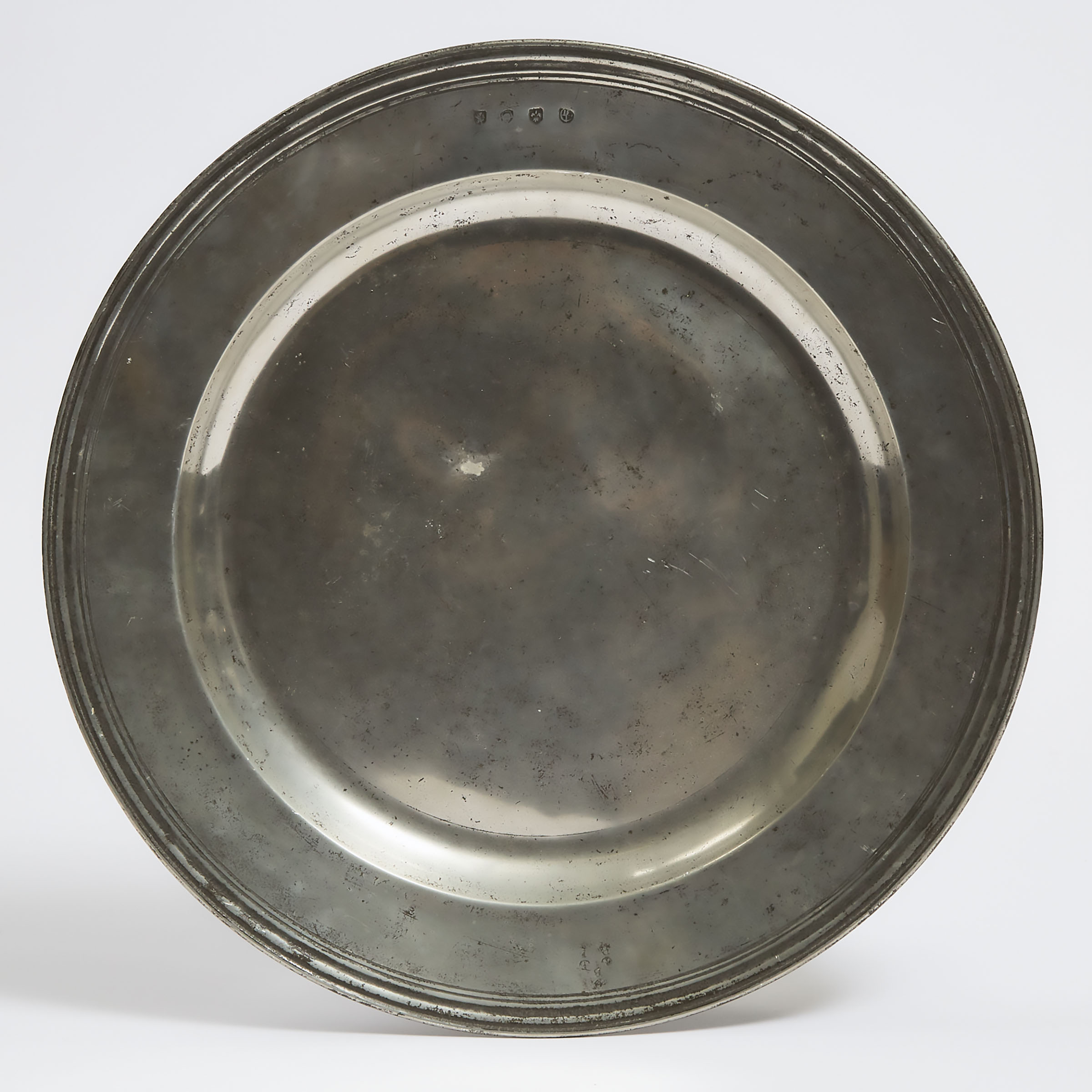 English Triple Reed Pewter Dish  3abd53