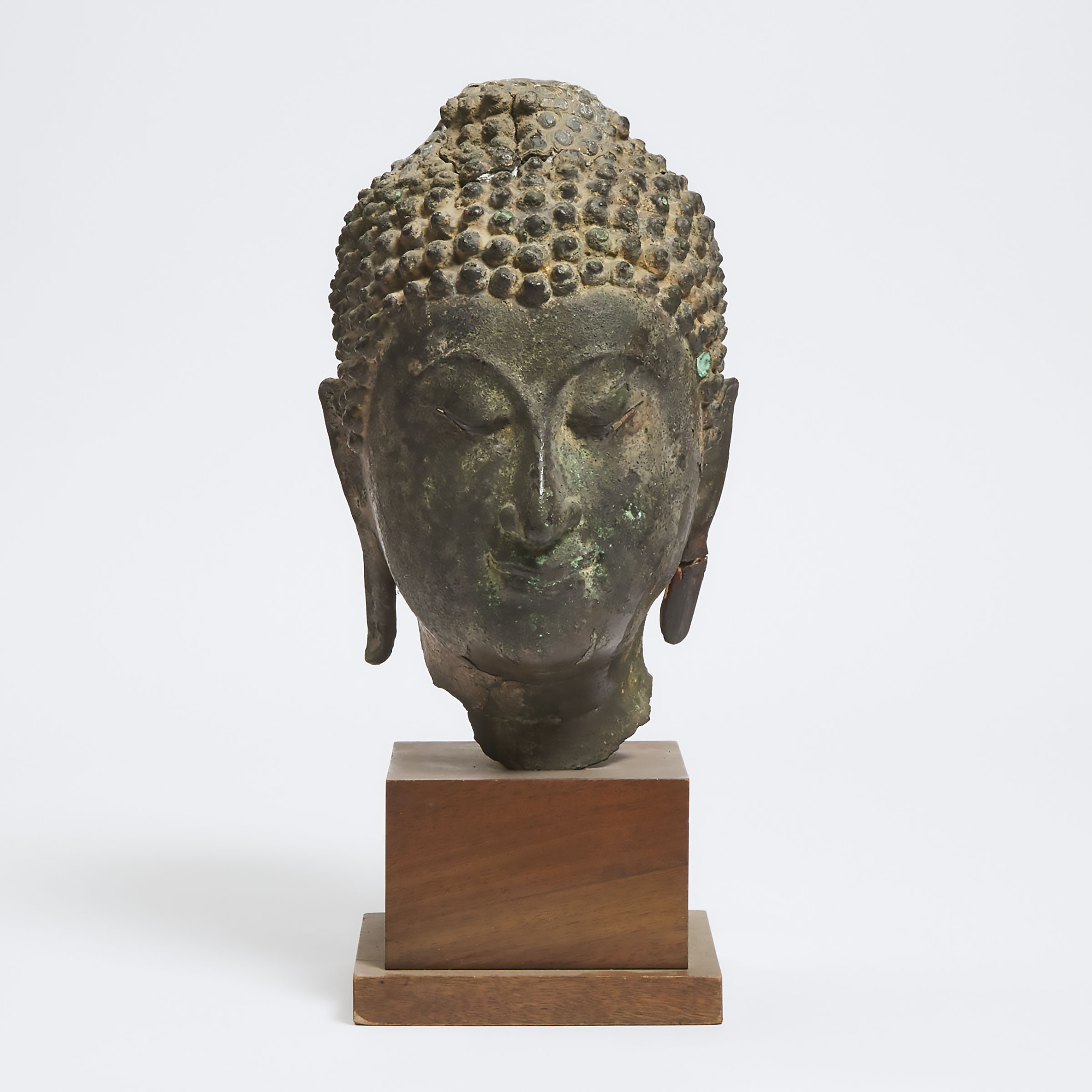 A Massive Thai Bronze Head of Buddha  3abdc5