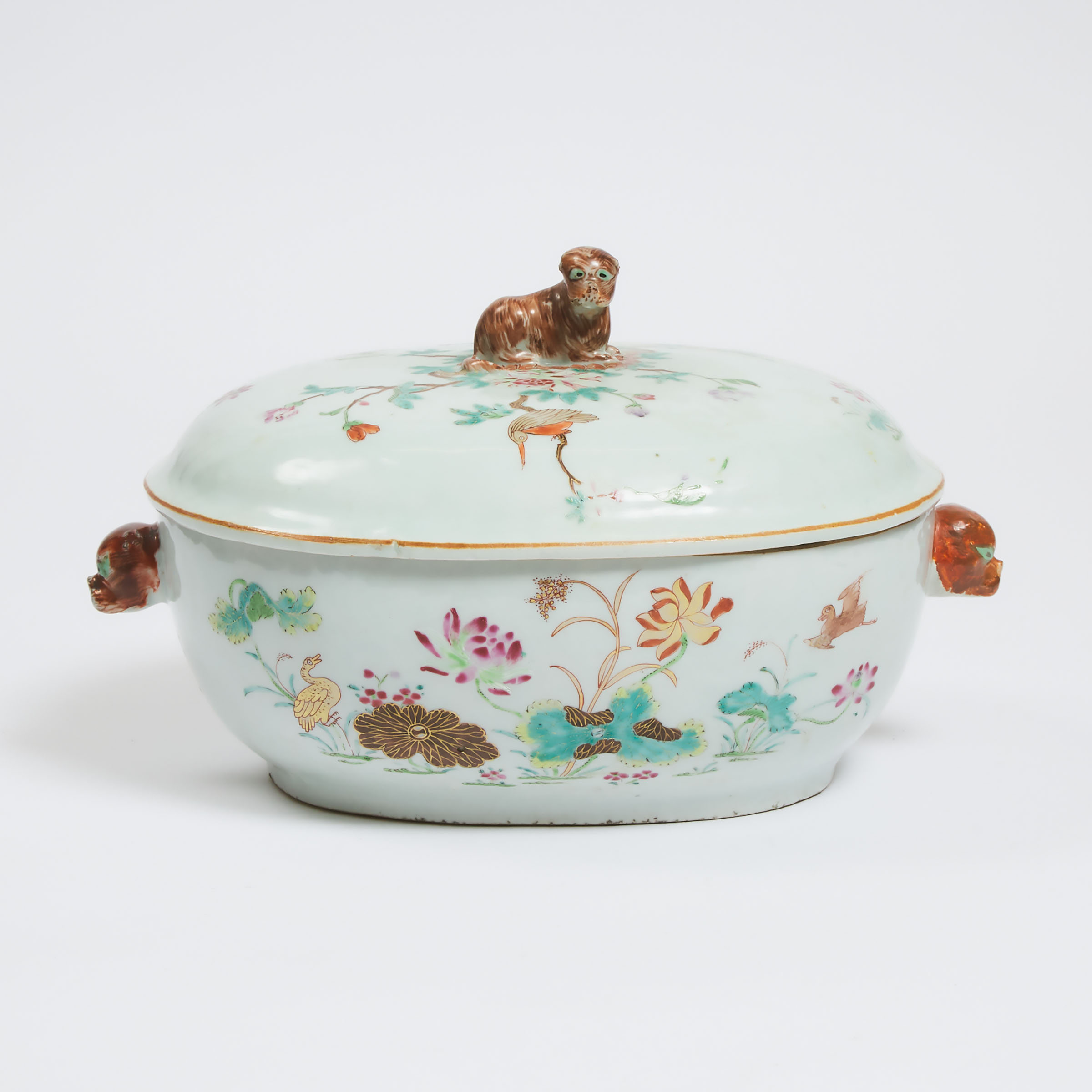 A Chinese Export Tureen and Cover  3abe59
