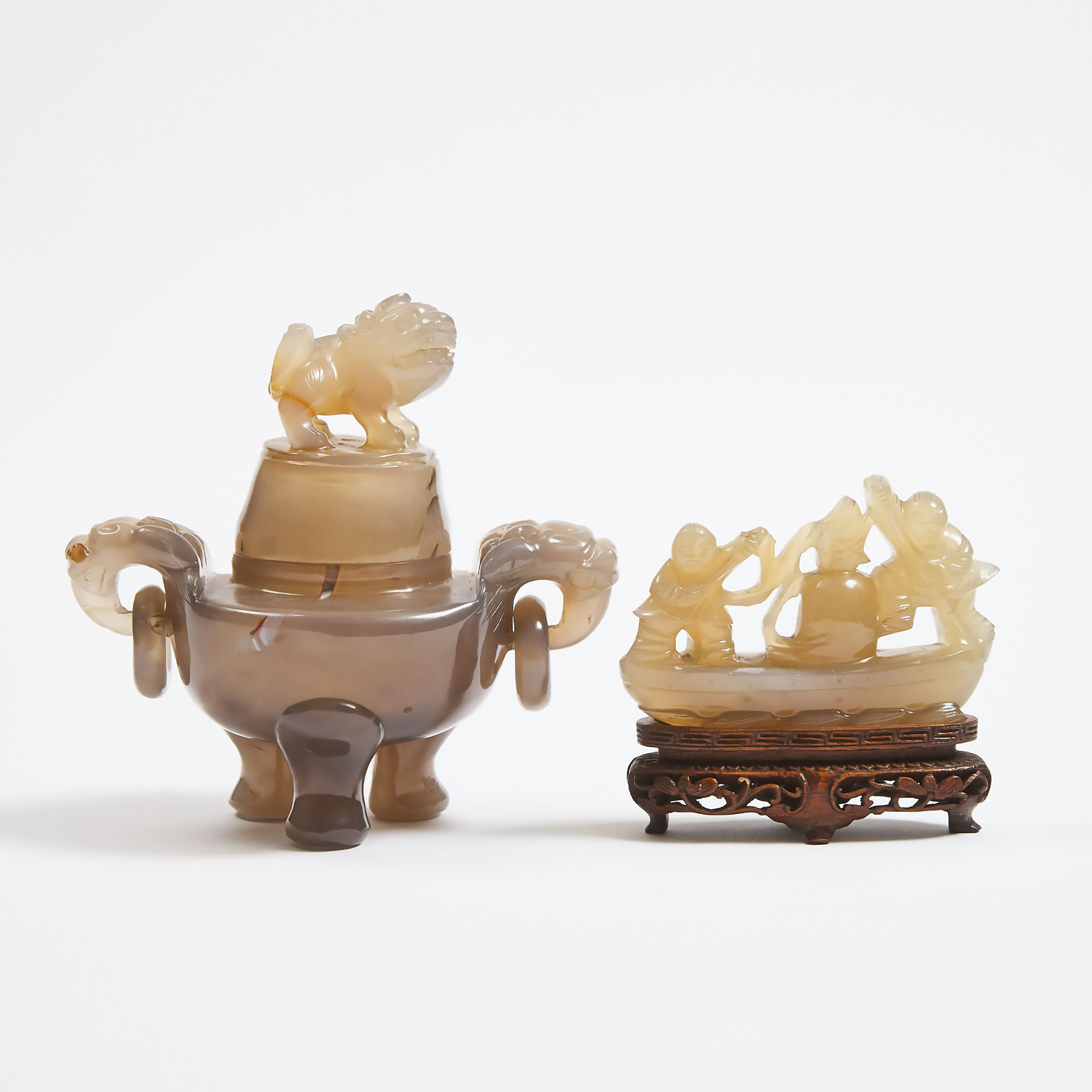 An Agate Tripod Censer and Cover,