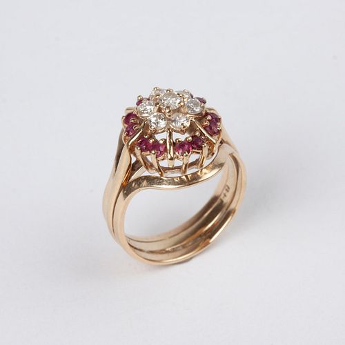 14K RUBY AND DIAMOND CLUSTER RING14k 3aa0cd